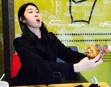 樂天新推出《雙下巴起司漢堡》這起司......不科學阿XD