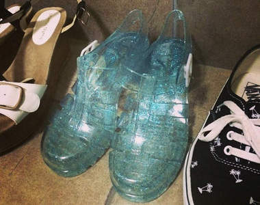 《果凍涼鞋》可愛的透明感 就算下雨也不怕