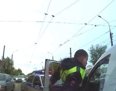 在俄羅斯《跑給警察追的結果》戰鬥民族真的好可怕Σ( ° △ °|||)︴