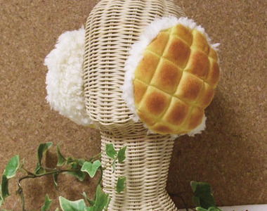 《波蘿麵包耳罩》小心不要肚子餓了就拿來吃啦XD