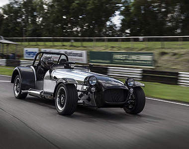 限量《Caterham Seven Superlight Twenty》誕生20周年竟然赤裸慶祝?