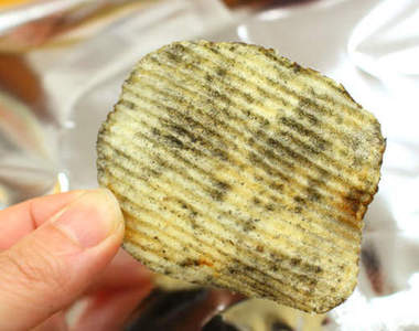 《史上最難吃魚子醬洋芋片》骯髒、腥臭、爆難吃……結果越罵賣得越好？