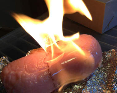 發誓要交女朋友的《燒毀飛機杯儀式》希望他不會反悔……