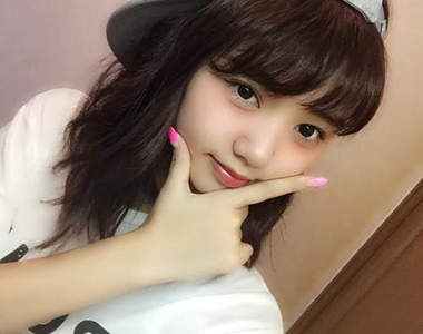 人氣模特兒《江野澤愛美》帶起自拍手勢新流行