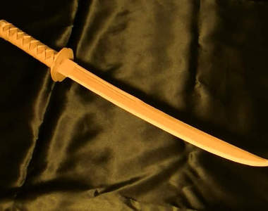 《瓦楞紙打造日本刀》感覺快要比真刀來得有魄力？