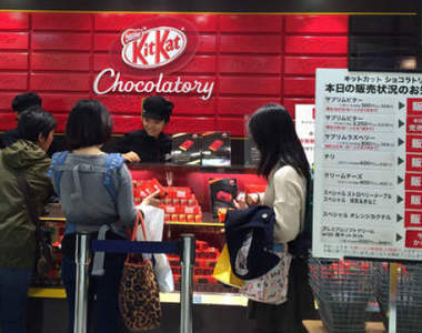 聖誕節新年《KitKat終極限量特別版》讓日本人瘋狂的驚人內容物是?