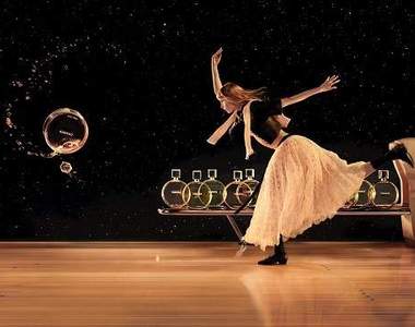 CHANEL《橙光輕舞淡香水》是保齡球廣告？這年頭不翻玩包包改翻玩運動？