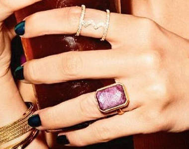 《Ringly 智慧戒指》可說是女生們的魔法寶石吧（變身？）