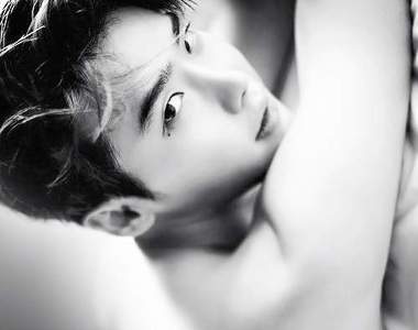 另類的《小肩膀男星進化史》小鮮肉也能有迷人寬肩