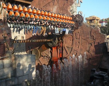 德國《超刺激遊樂設施》是遊樂園的招牌喔～