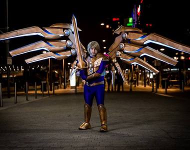 究極的《LOL凱爾高科技COSPLAY》角色扮演也邁入機械化時代啦