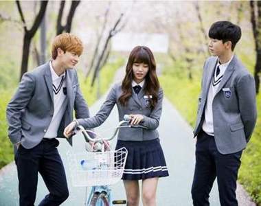 超自由《學生制服新規定》不同個性還有不同穿搭法唷