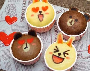 超療癒《熊大兔兔蒸蛋糕》這蛋糕還有淡淡的優格香氣唷