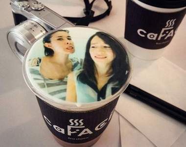 弘大《自拍拿鐵》出沒中　咖啡美不美就要考驗自拍功力啦♥