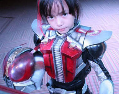 《假面騎士小女孩》這女孩長大不得了 妳一定是被選中的人