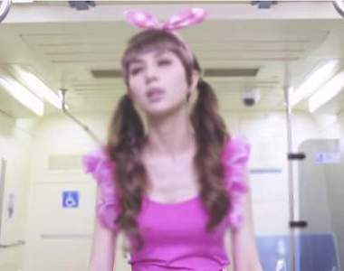 【神人】今早捷運上出現的粉紅衣女子！？