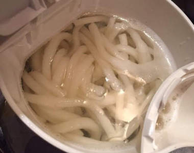 《烏龍麵的創新煮法》不虧是烏龍麵縣民才有的發想啊wwww