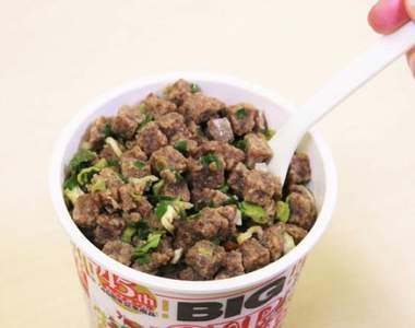 《史上肉塊最大量的杯麵》日清謎肉祭給你10倍的肉肉肉肉肉...