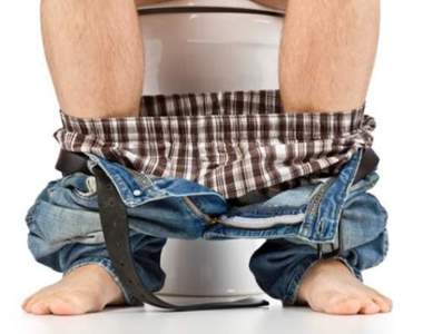 《男生坐著尿尿的理由》哥需要坐下來靜靜思考自己的人生...？