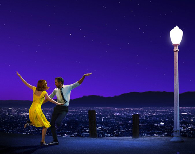 艾瑪史東《樂來越愛你》威尼斯封后 獲得起立鼓掌的魔幻大作台灣明年登場