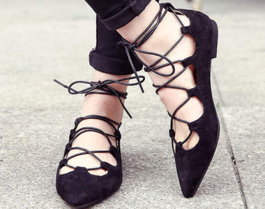 超悲劇《綁帶鞋的現實》肉腳女孩穿起來還可能直接變成綁線火腿（淚笑）