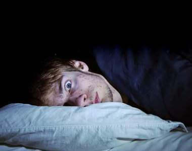 《半夜睡醒會做的事》原來沒辦法一覺到天亮會遇到的狀況這麼多XD