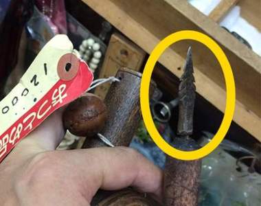 《古董店發現超便宜暗器》帥氣刀槍拿在老闆爺爺的手上莫名逗趣ww