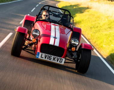 馬力152匹《Caterham Seven 310》亮點還有車頭燈