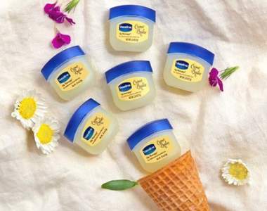 限定登場《凡士林焦糖布丁口味》不能吃只能擦的焦糖布丁...