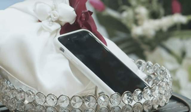 科技中毒?《跟手機結婚的男人》如果推出新手機是不是也要換老婆...... - 圖片2 科技中毒?《跟手機結婚的男人》如果推出新手機是不是也要換老婆...... - 圖片2