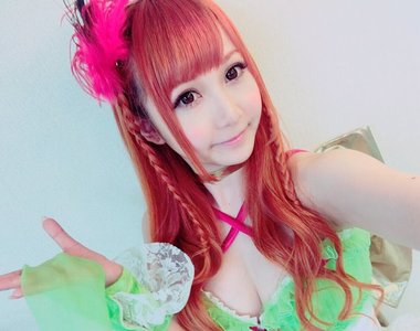 《秋田知里的爆乳比基尼》COS娜美這樣的好身材果然適合