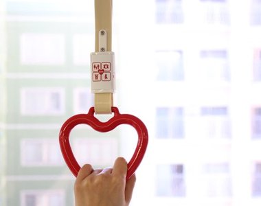 東京電車設置《情人節親密座位》不是現充的可憐蟲沒資格坐下？