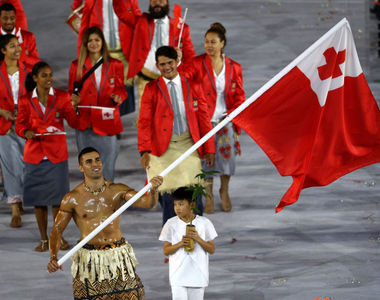 《里約奧運開幕式》大家最記得的就是全身塗滿橄欖油的那一位