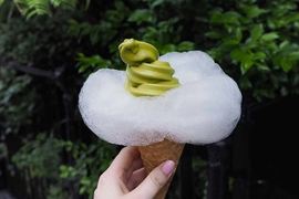 《MILK TRAIN棉花糖冰淇淋》棉花糖裹到最厚就像在捧著抱枕吃一樣w（舔）