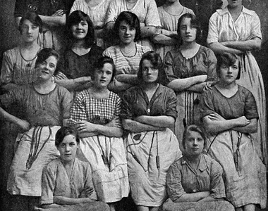 《工廠靈異照片》手怎麼算都多一隻（抖）