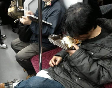 《日本電車內的飲食問題》大多數乘客能容許的範圍又到哪呢?