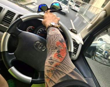 酷炫實用《逼車防止裝備》原來不是在炫耀身上的刺青啊ww