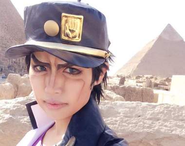 真的跑去埃及取景的《空條承太郎COSPLAY》警察比白金之星有用多了……