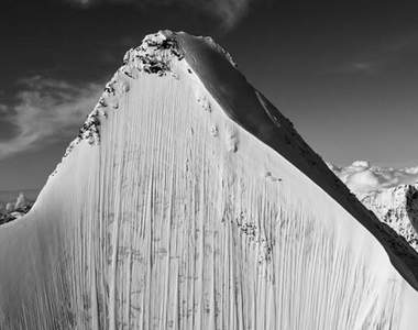 《找出照片中的滑雪選手》那麼小一顆芝麻粒就算看到了也不知道啊...
