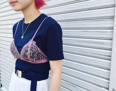 《胸罩外穿》櫻花妹最新時尚是把情趣內衣穿上街