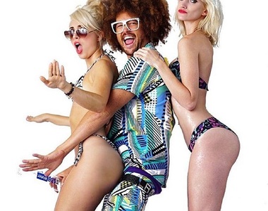 新歡不用縮得妙～～～只要唱得夠狂就可以！㊣㊣㊣