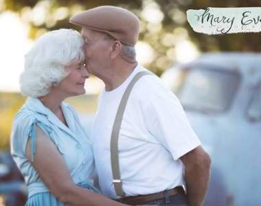 結婚57周年《老夫妻的甜蜜紀念照》證明一見鍾情也能白頭偕老❤