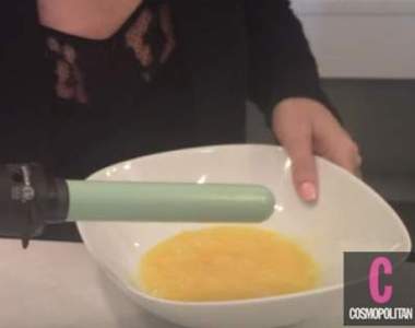 超衝擊實驗《拿捲髮器做蛋餅》突然有點反胃了......