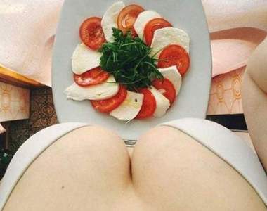 《美食與美乳你選哪道?》乳量滿到眼裡容不下其他東西啊啊啊(鼻血)