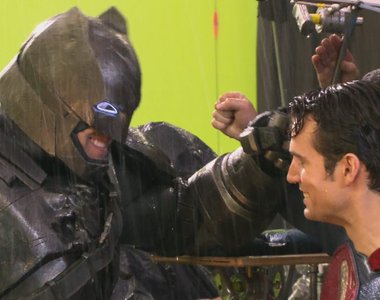 《蝙蝠俠對超人》幕後照 神力女超人真是太美了～