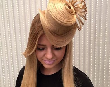 超強造型師《頭髮變帽子》過年頂一個髮帽回家好像不錯~