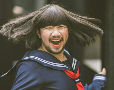 泰正點《水手服歐吉桑》超強烈天使笑顏絕對也是千年一遇 (((^艸^)))
