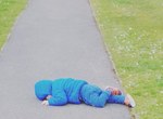 《在最奇怪地方睡著的小孩》 這樣也睡得著真服了U 《在最奇怪地方睡著的小孩》 這樣也睡得著真服了U