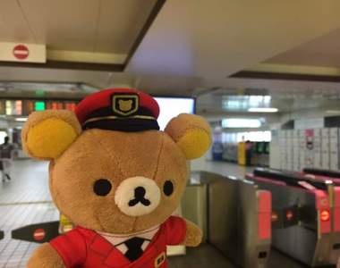 治癒風吉祥物攻佔久里濱《懶懶熊車站誕生》毛茸茸的站長在哪裡?