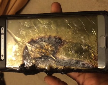 《三星手機爆炸意外》網友表示：我找到最棒的節日禮物了ಠ౪ಠ...